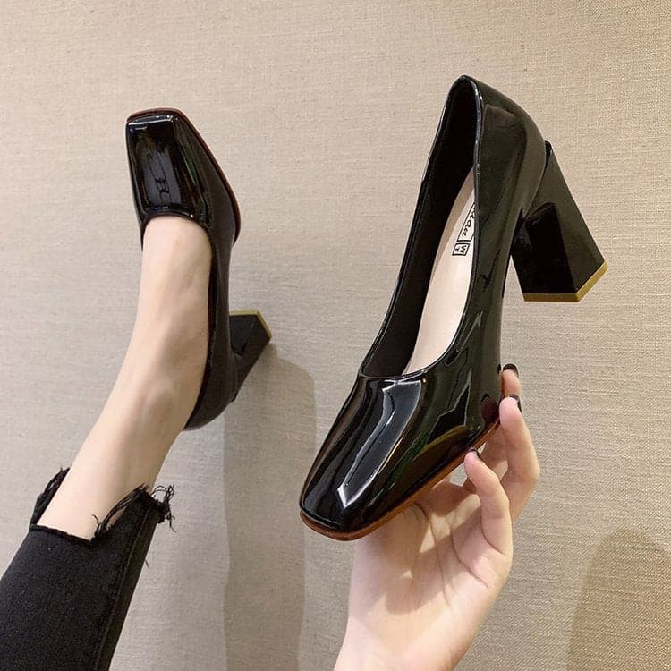 Tacones altos franceses con punta cuadrada