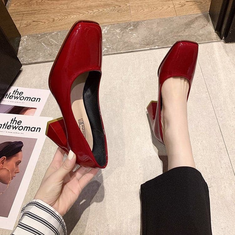 Tacones altos franceses con punta cuadrada