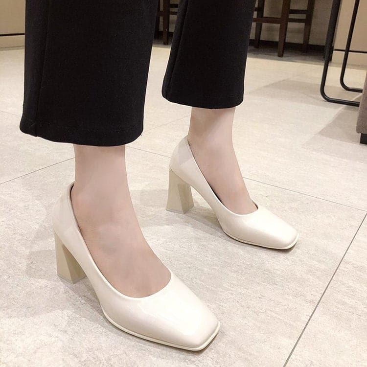 Tacones altos franceses con punta cuadrada