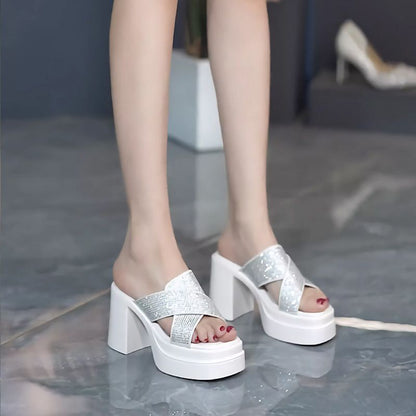 Nuevos tacones altos de bloque 2025