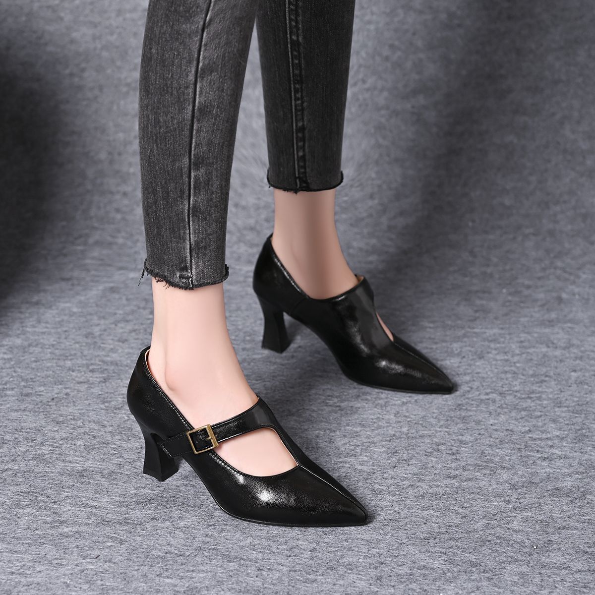 Tacones de aguja puntiagudos