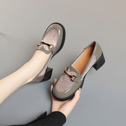 Mocasines de charol con tacón de bloque