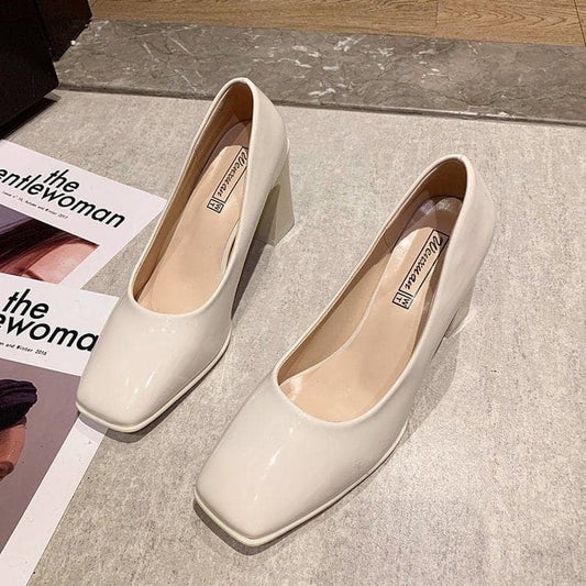 Tacones altos franceses con punta cuadrada
