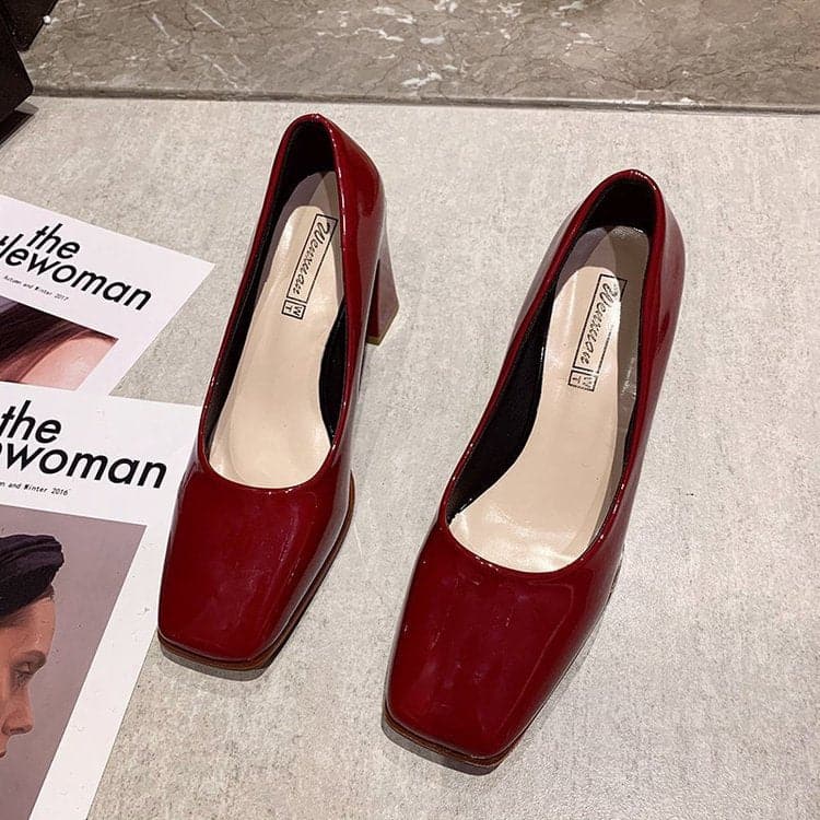 Tacones altos franceses con punta cuadrada