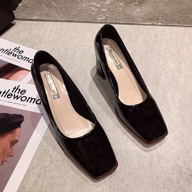 Tacones altos franceses con punta cuadrada