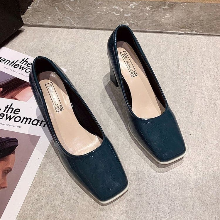 Tacones altos franceses con punta cuadrada